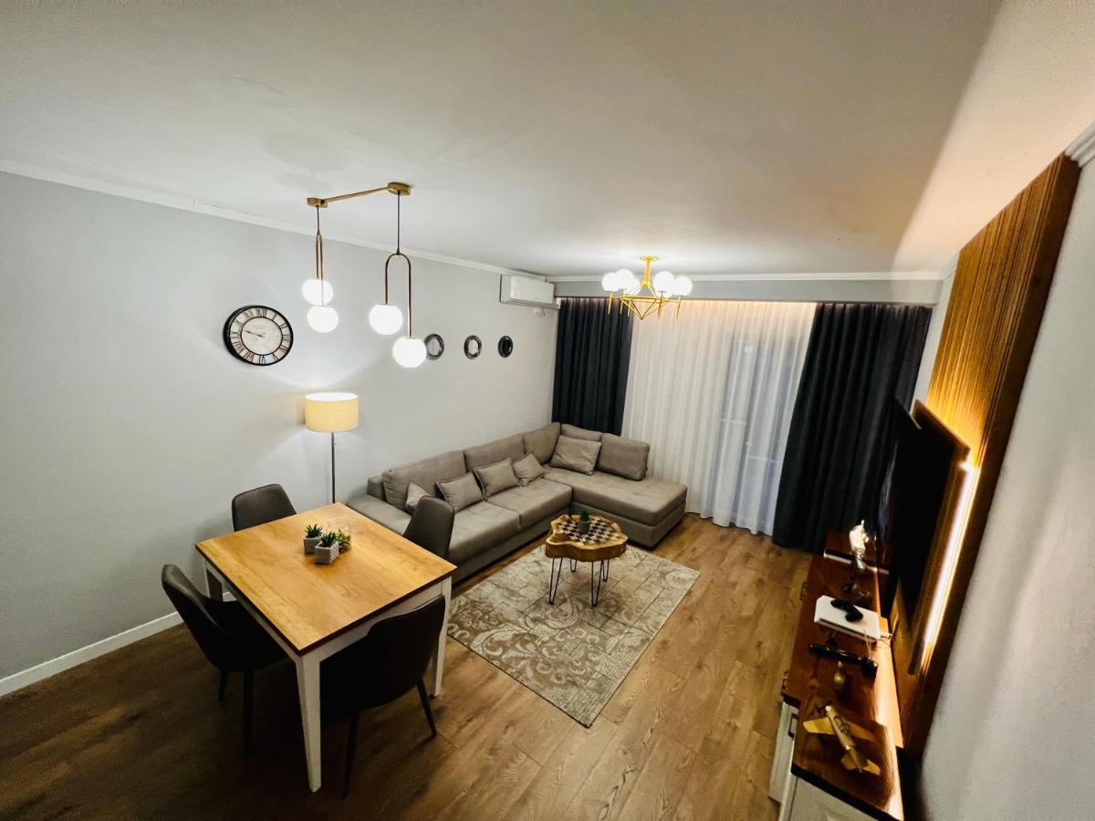 Luxury Apartaments Tirana Esterno foto