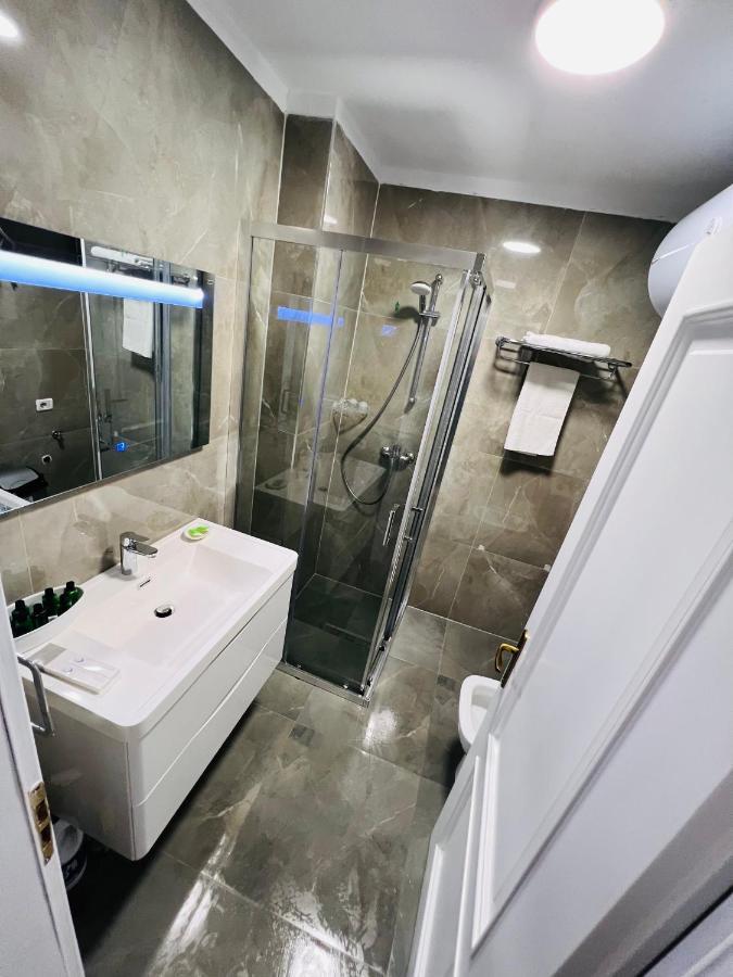 Luxury Apartaments Tirana Esterno foto